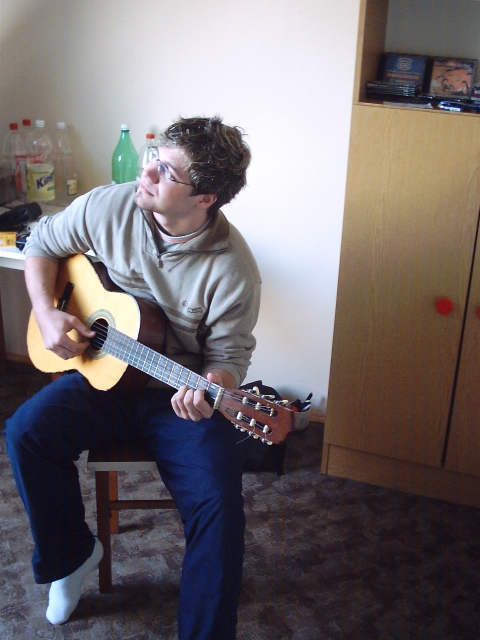 Tamás, a mi házi gitárvirtuózunk