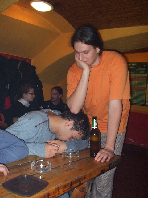 Petinél is komoly gondok akadtak, már Gergő barátunk "unszolására" sem reagál.