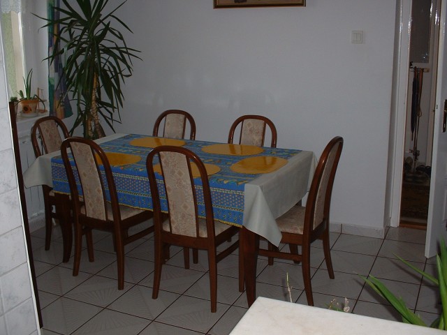 A konyha rendrakás után. Na ugye, hogy tudunk mi ilyet is ! Hehe, csak nem karunk ! :)
