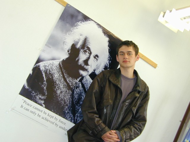 Máté és példaképe Einstein idilli képe