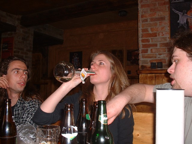 L�tk�p az elos� korty p�linka ut�n. A der� �tra k�lt!